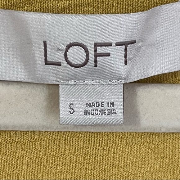 LOFT Gold Relaxed Buttoned Down V-Neck Short Sleeve Blouse Top - Picture 3 of 5